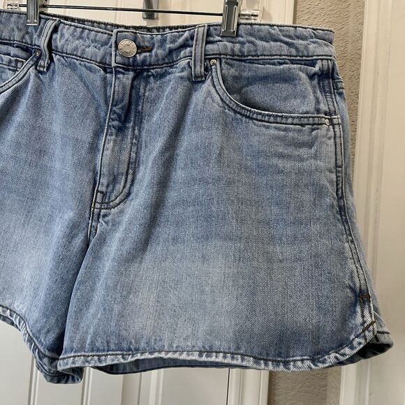 Kut from the Kloth Light Wash High Rise Jean Shorts Womens Size 12 Festival - Picture 2 of 7